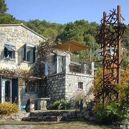 Cottage La Casa Del Pittore Reggimonti Exterior photo