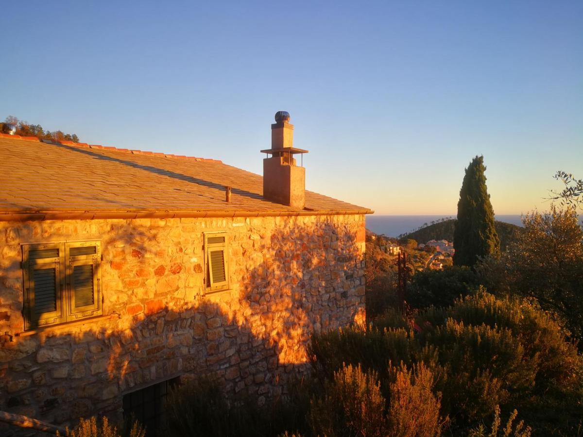Cottage La Casa Del Pittore Reggimonti Exterior photo